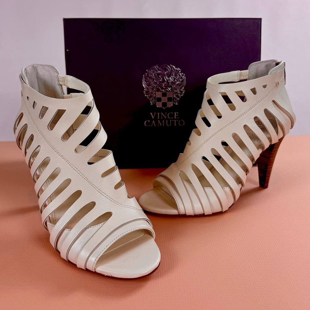 Vince Camuto Amendia Cut Out Booties White Size 7